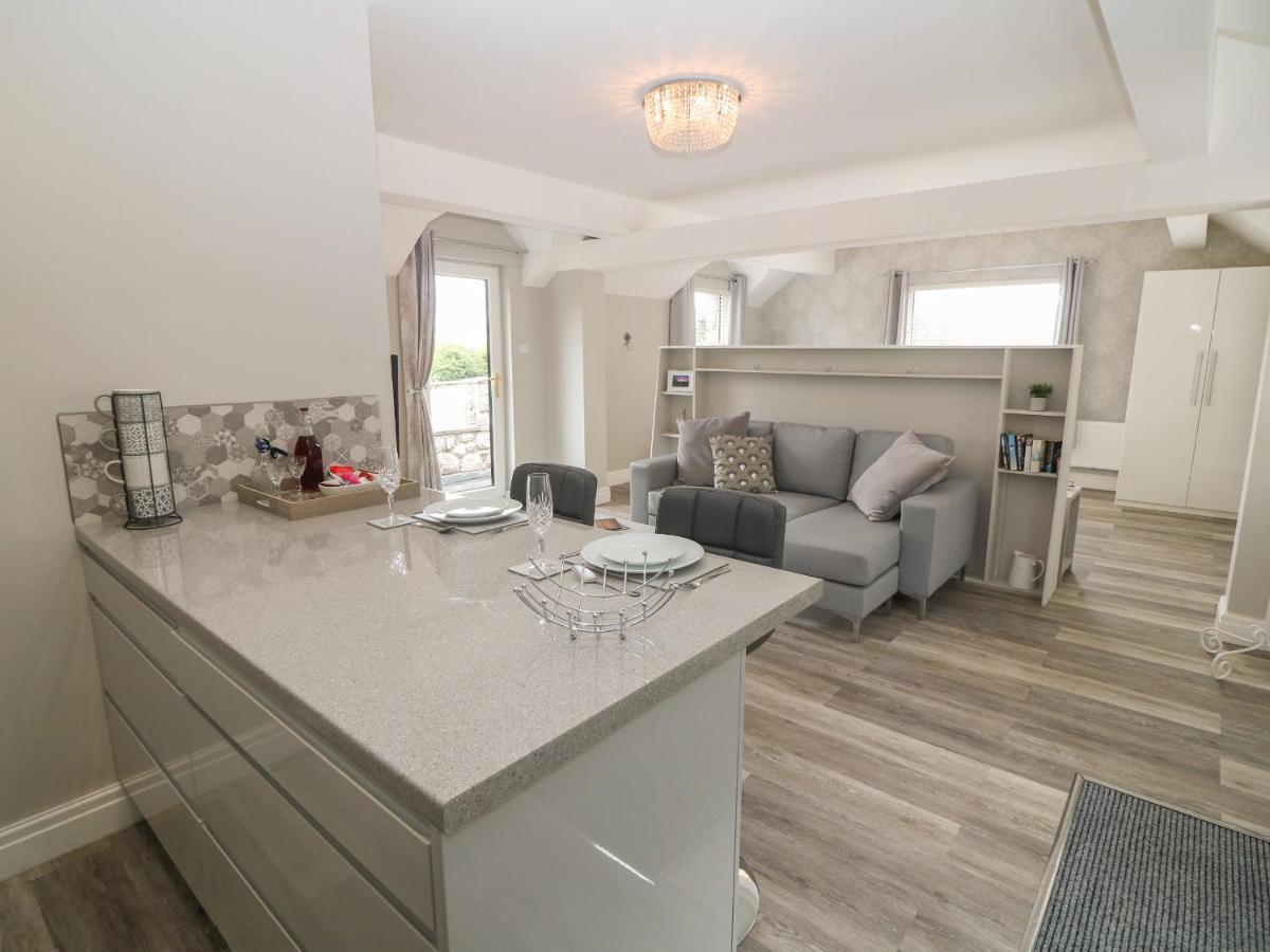 The Wren Villa Colwyn Bay Exterior photo